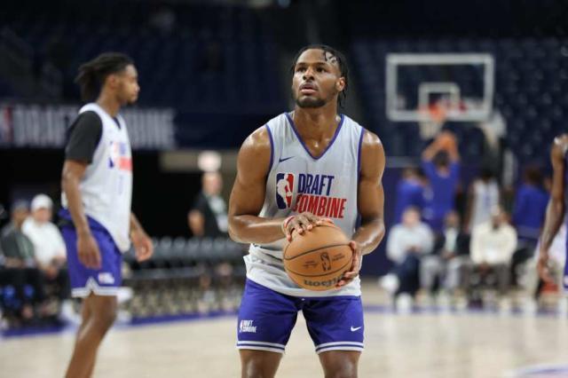注册观看-NBA球探：有球队真的认为选布朗尼就能得到詹姆斯